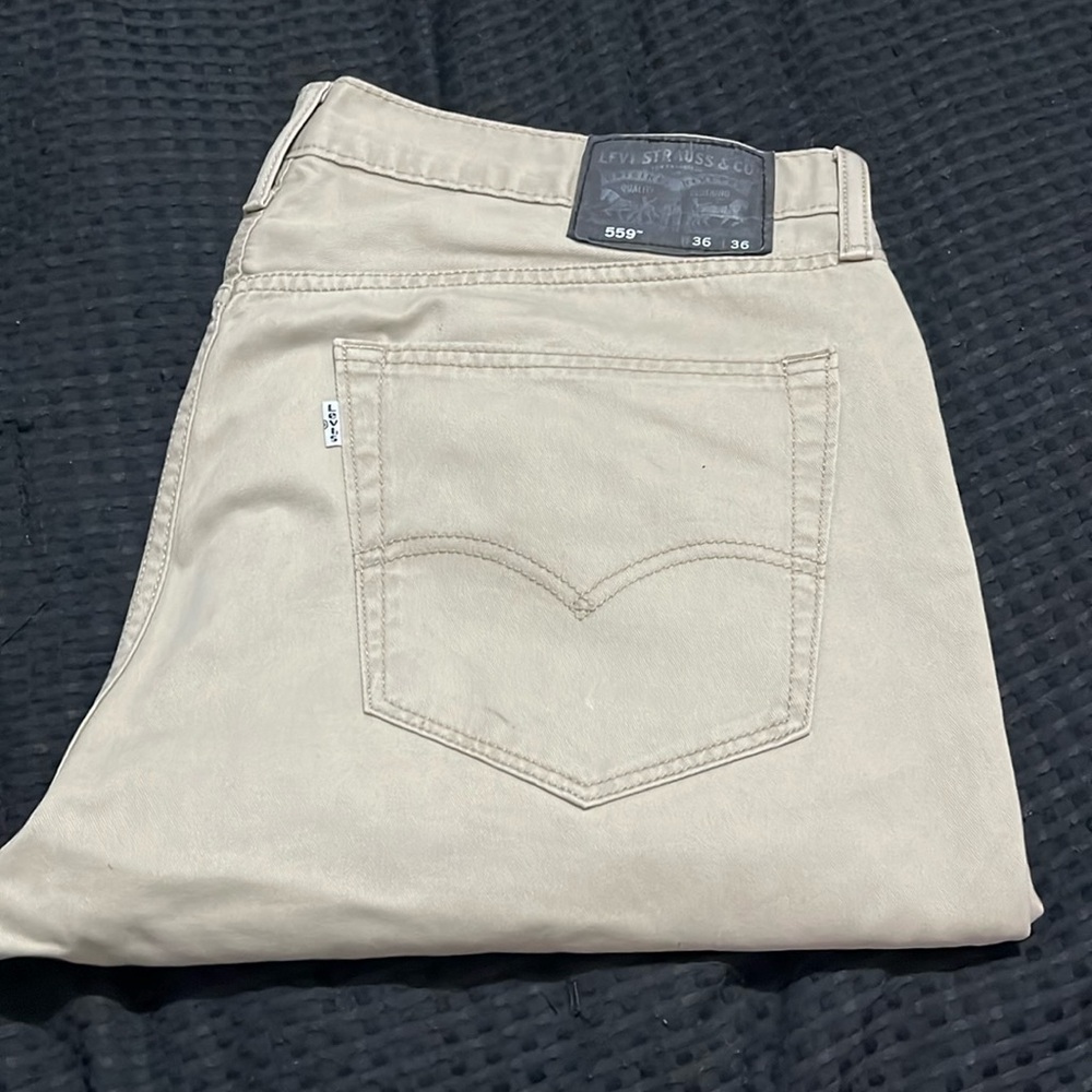 Levis Strauss & Co Men’s #559 Size W-36 L-36 beige  khakis